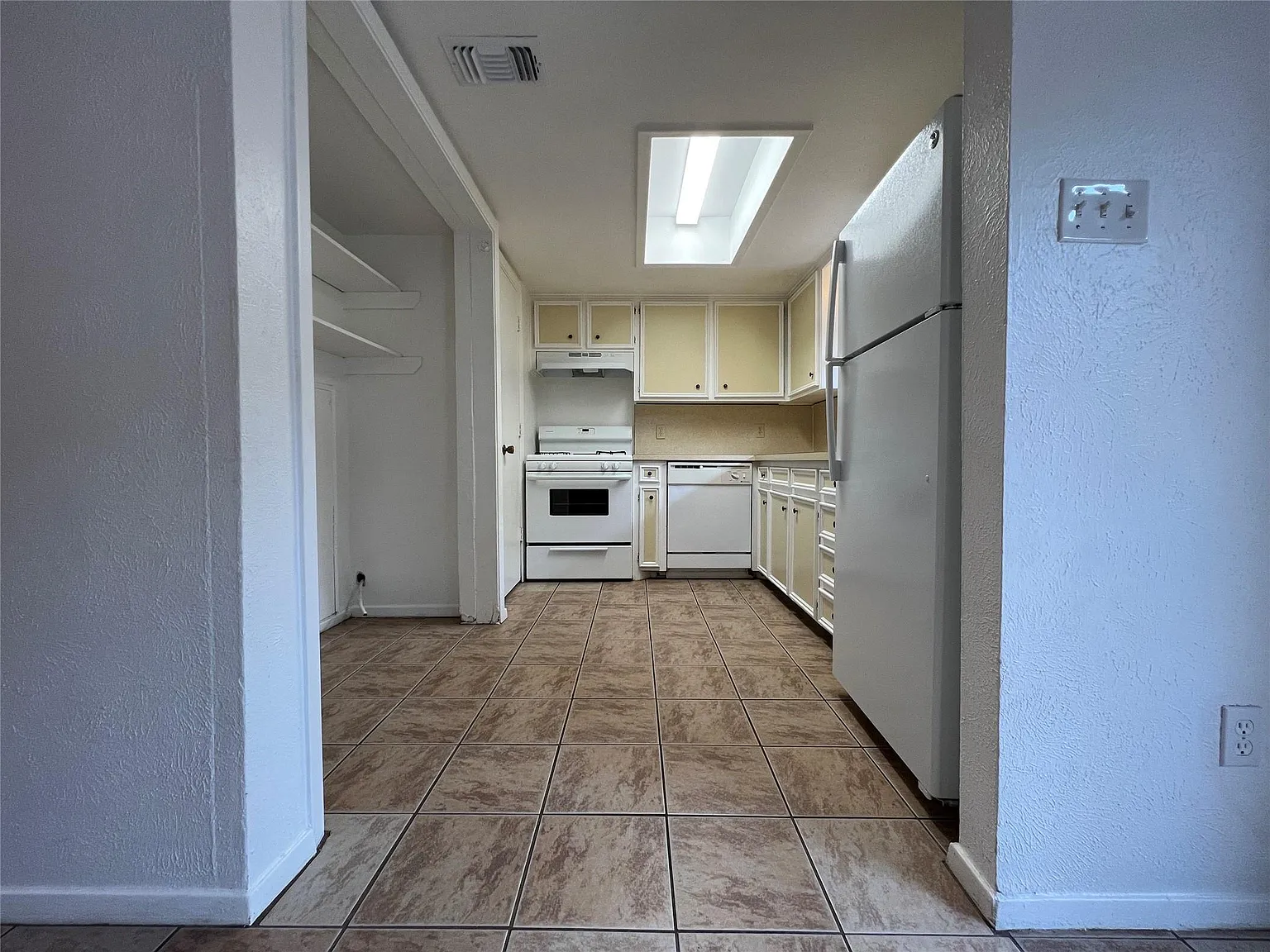 2 bed, 1.5 bath, 1314 sqft, $1,625 — Photo 4