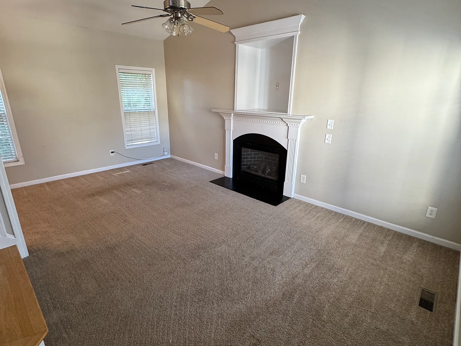 3 bed, 1221 sqft, $2,000 — Photo 2