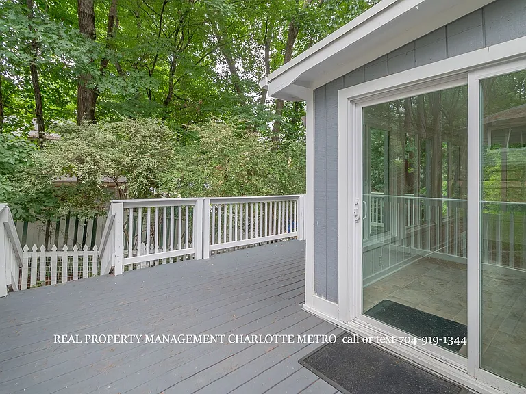 1059 Woodlake Ln — Photo 43