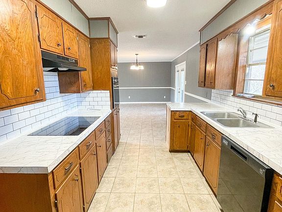 4th image of 909 Crestview Dr S