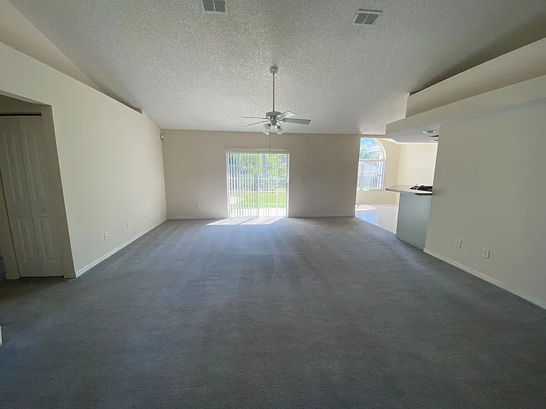 15980 SW 27th Avenue Rd — Photo 4