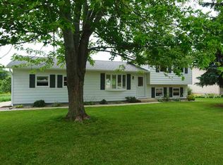 801 Acker Pkwy, Deforest, WI 53532