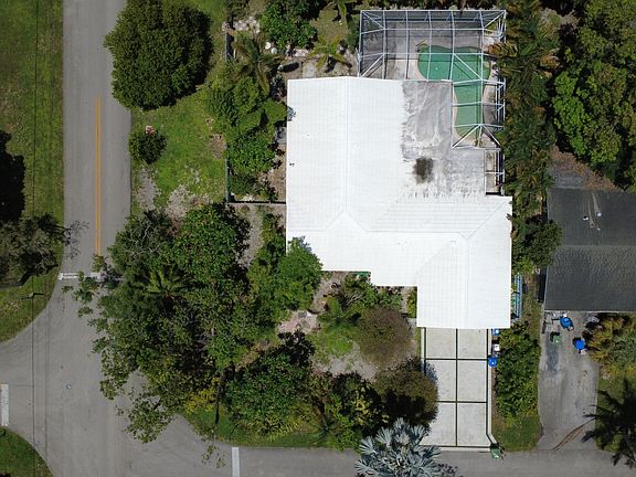 3rd image of 1421 SW 13TH Street