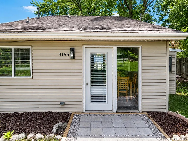 4165 Highcrest Dr — Photo 9