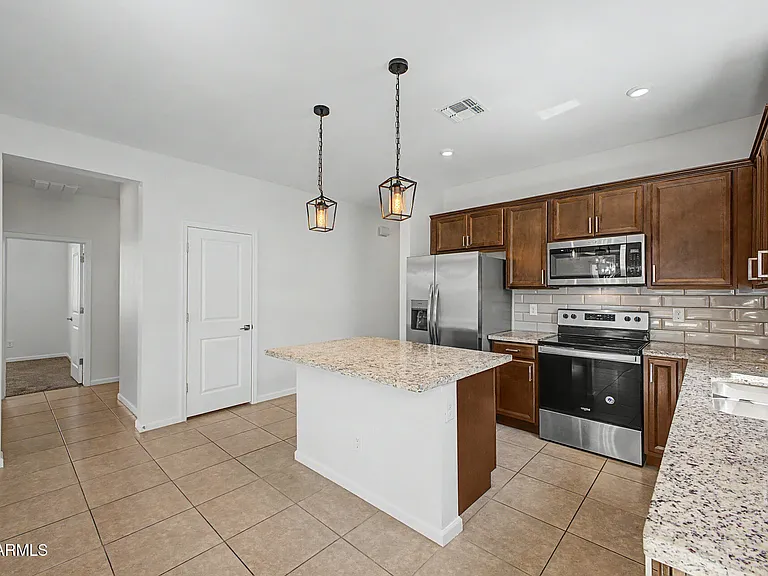 17865 W Daley Ln — Photo 11