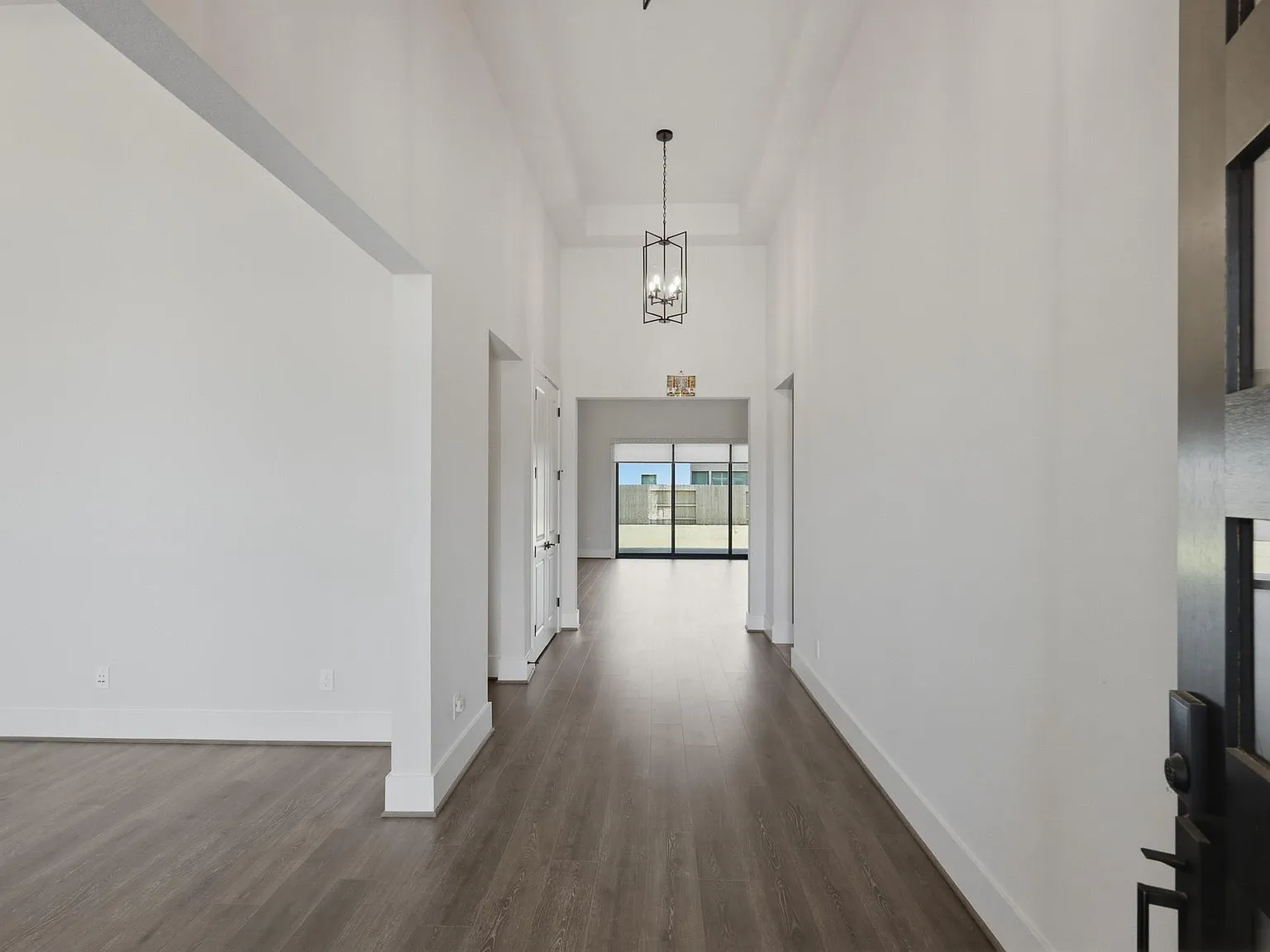 4 bed, 3.5 bath, 3781 sqft, $6,200 — Photo 4
