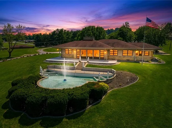 102 Peasant Village Ln, Rostraver Township, PA 15012