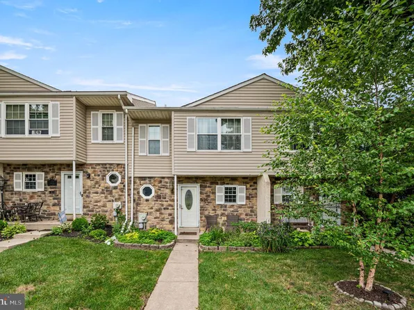 550 Lancaster Ct, Downingtown, PA 19335