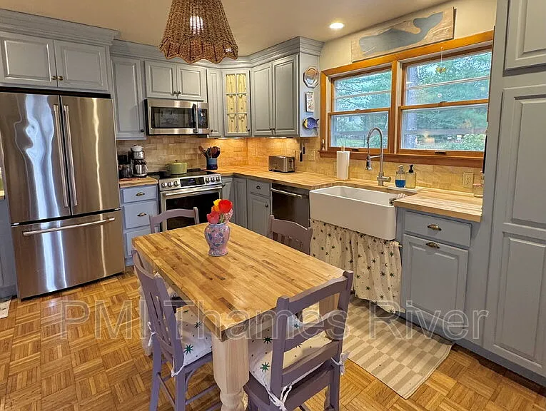169 Indigo St — Photo 2