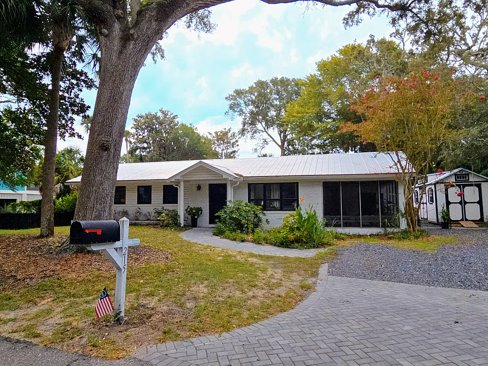 215 Forest Trl