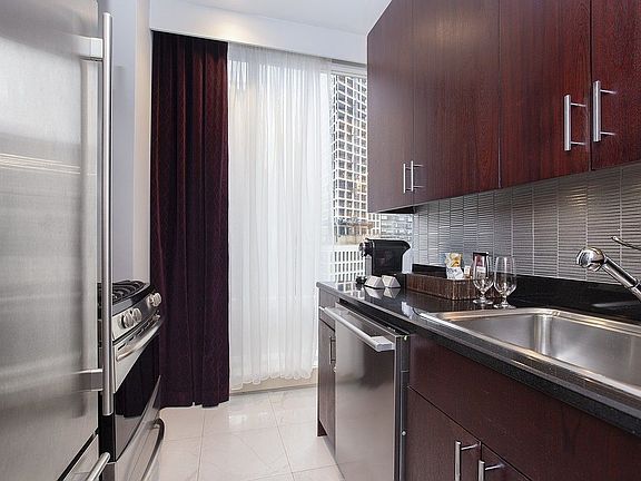 3rd image of 1 Central Park N #722