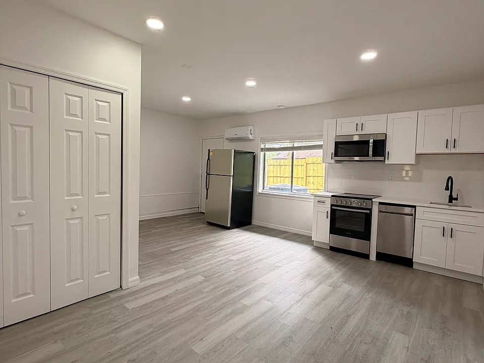 495 Howard Ave