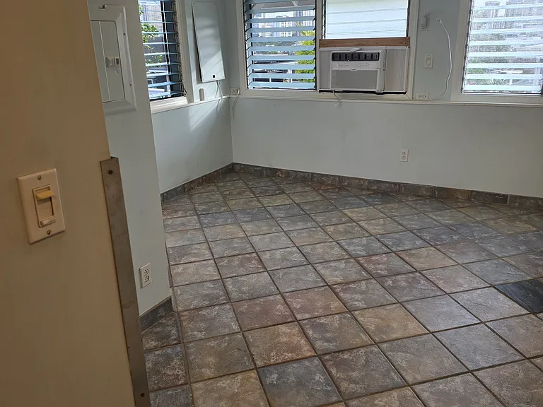 2120 Clement St — Photo 6