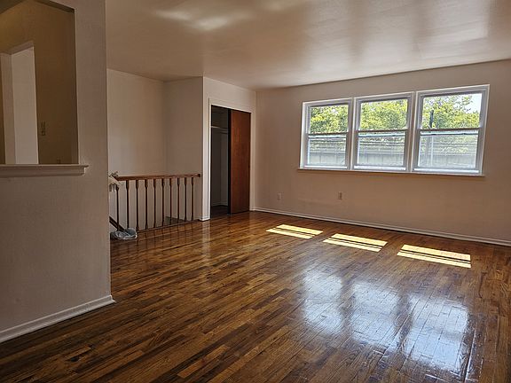 4th image of 8 Bay 43rd St Floor 2