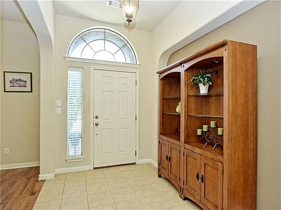 3rd image of 1402 Harvest Bend Ln