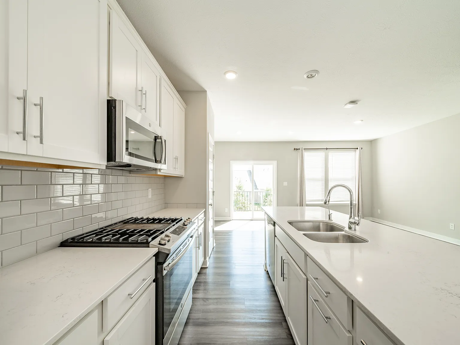 3539 Brampton Ln — Photo 2