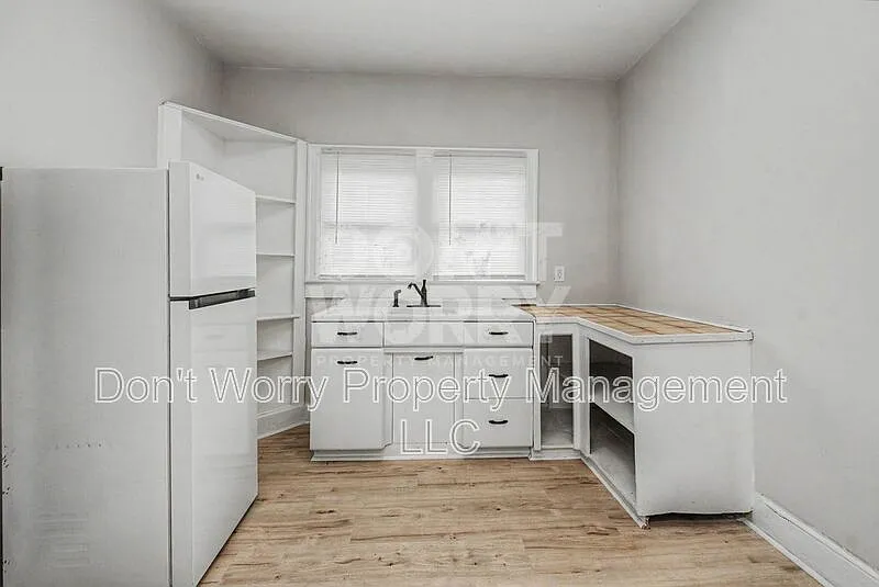 2 bed, 1.0 bath, $1,050 — Photo 4