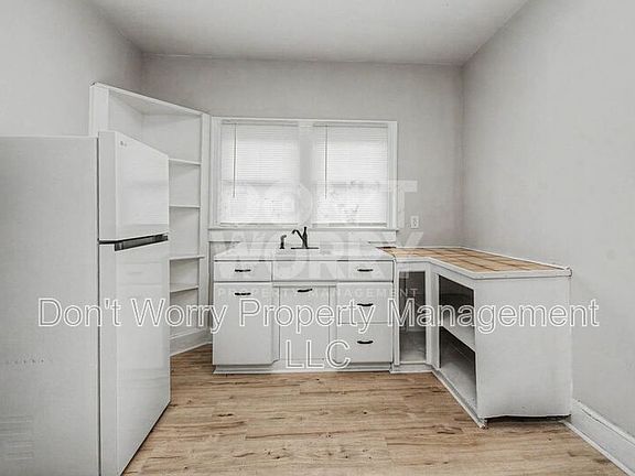 4th image of 1405 Lexington Ave #B