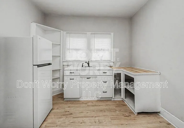 1405 Lexington Ave #B — Photo 4