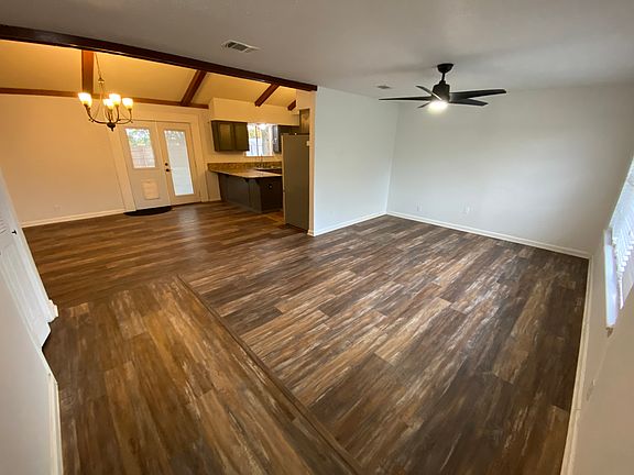 3rd image of 1205 S Valentine Dr
