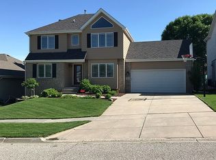 3063 Williamsburg Dr, Lincoln, NE 68516