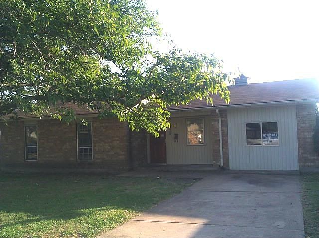 1st image of 834 Quebec Dr