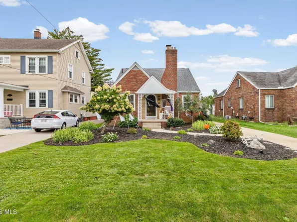 405 Eagle Point Rd, Rossford, OH 43460