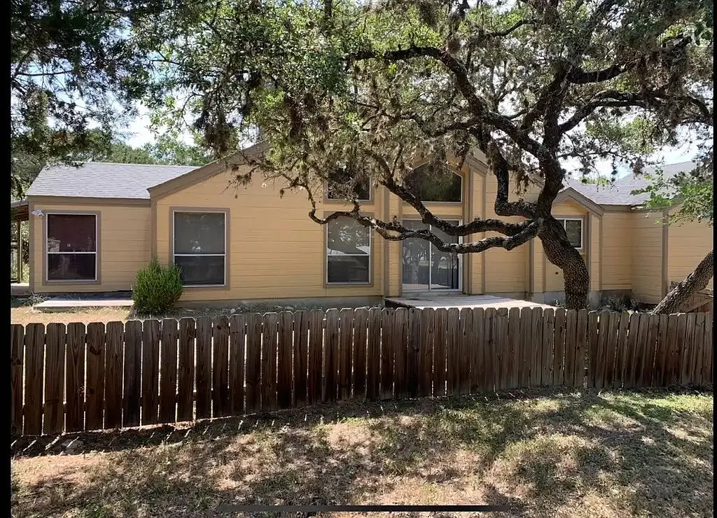 2 bed, 1170 sqft, $1,800 — Photo 1