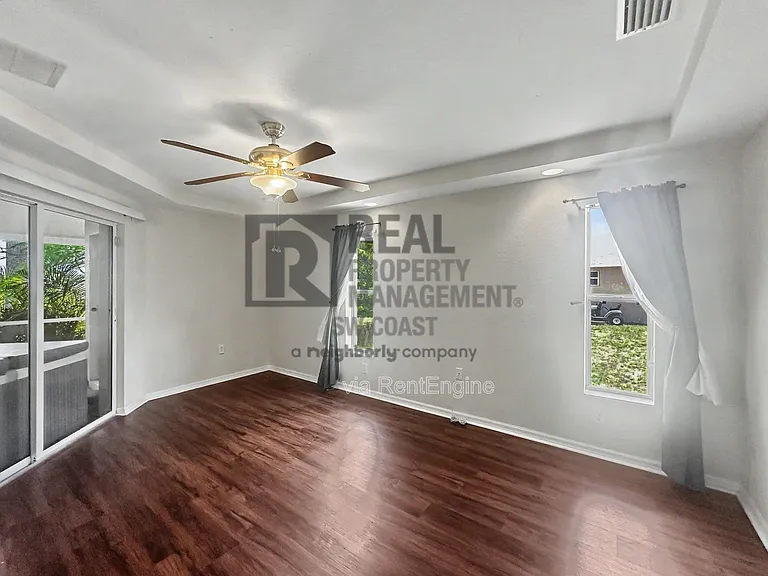 2117 NE 40th St — Photo 3