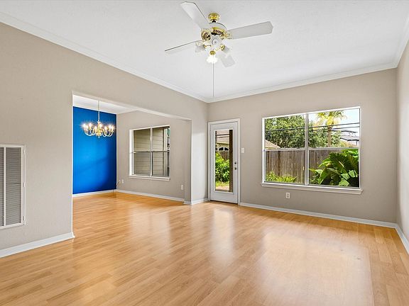 3rd image of 2040 Glencove Dr