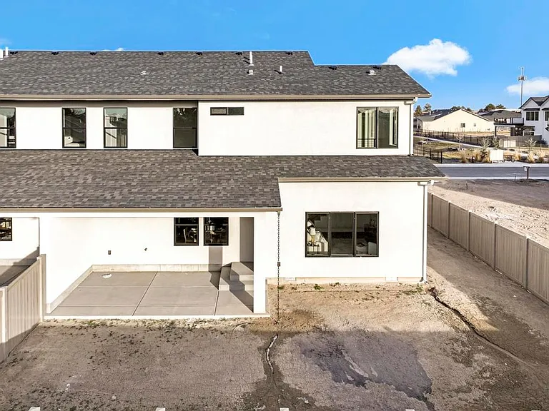 541 Canyon Falls Dr — Photo 46