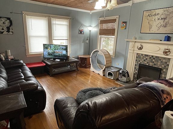 3rd image of 916 S Cannon Blvd