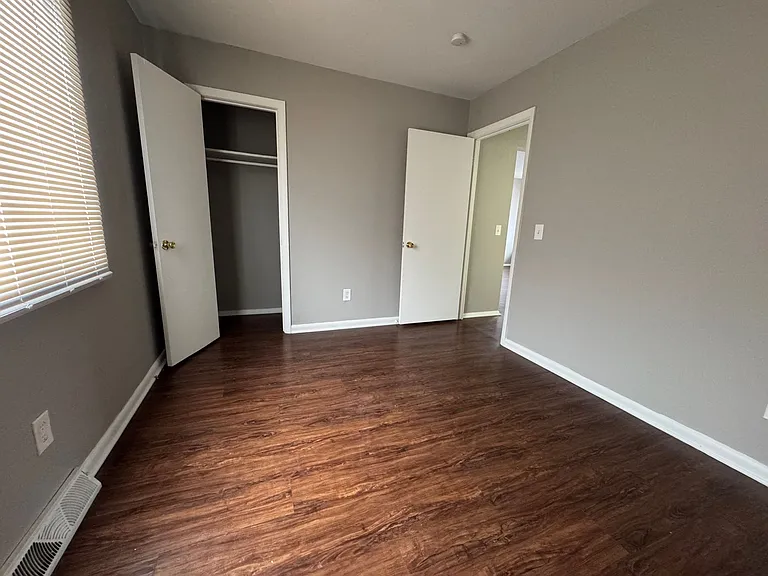3906 W Sylvania Ave — Photo 8