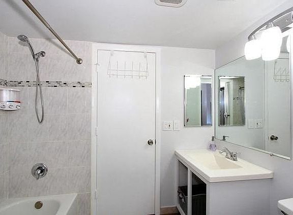 5th image of 1106 Green Pine Blvd APT C2