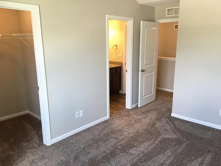 806 SE Crossings Ln — Photo 12