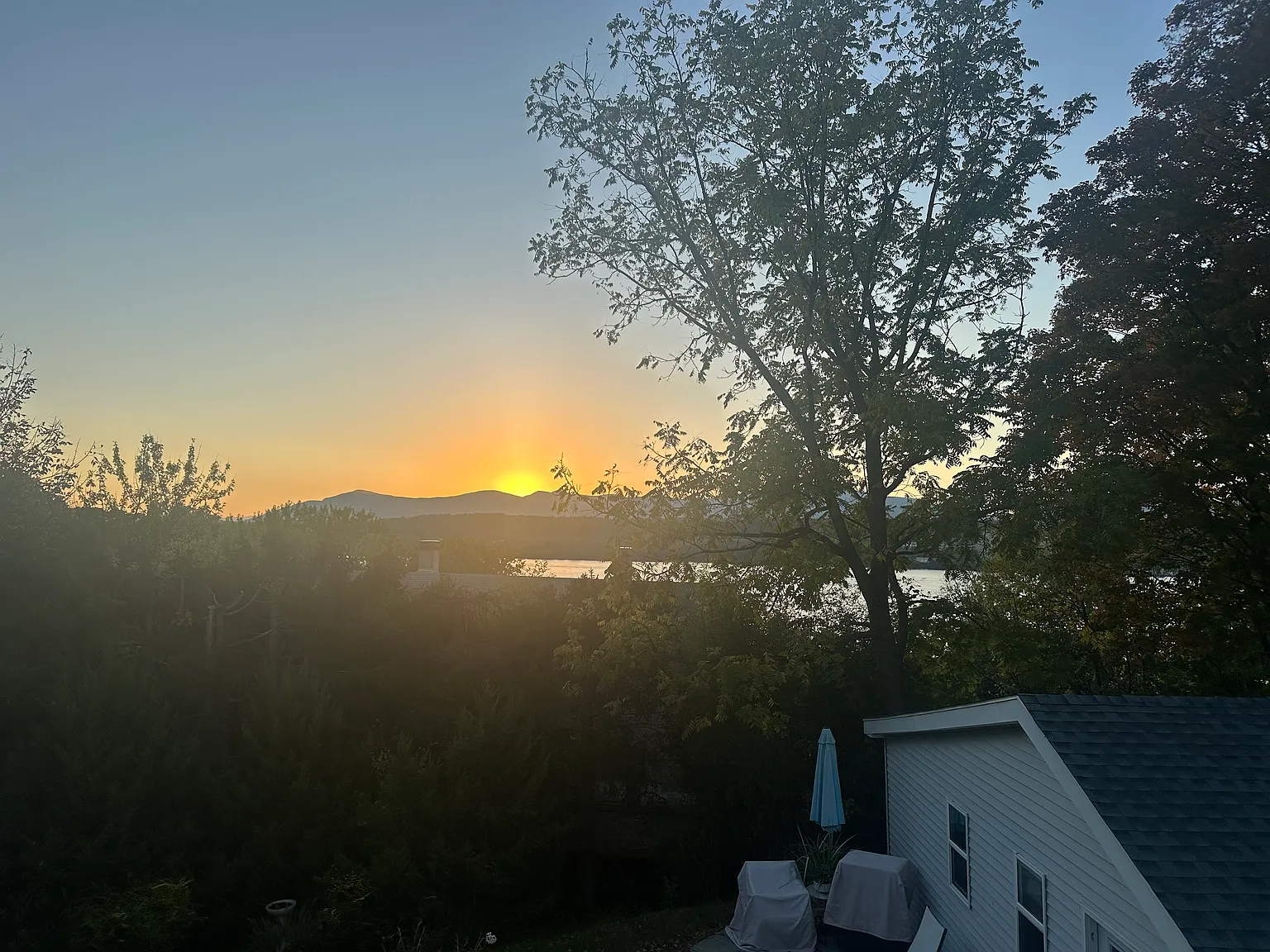 2 bed, 1000 sqft, $2,300 — Photo 2