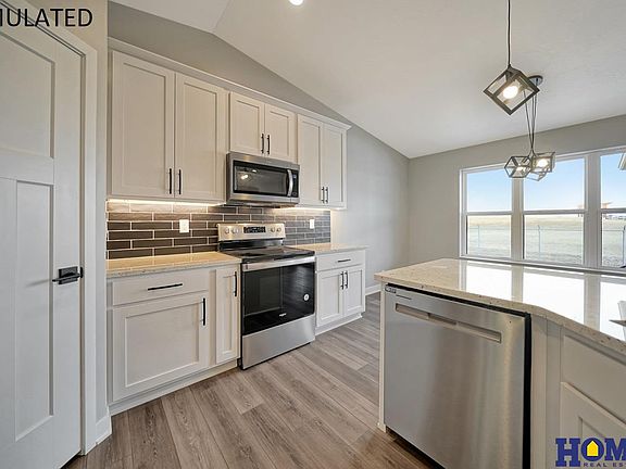 5th image of 9416 Delano Dr
