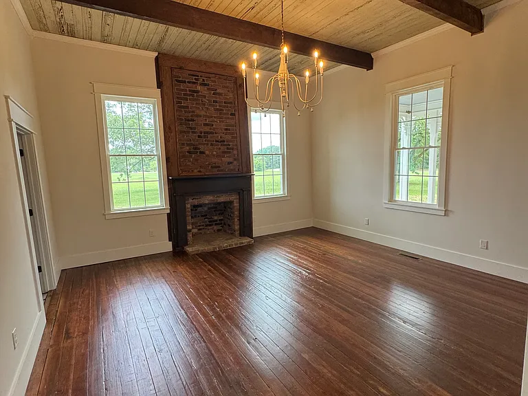 205 Railroad Rd — Photo 9