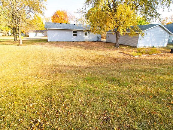 3rd image of 1205 Park Ln