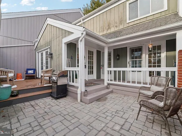 20610 Highland Hall Dr, Montgomery Village, MD 20886