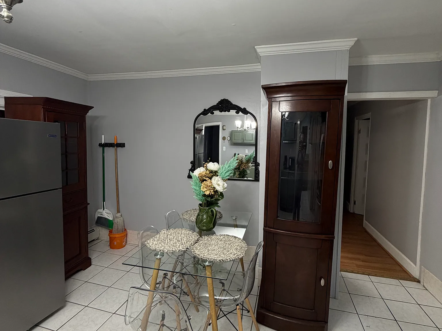 4 bed, $800 — Photo 1