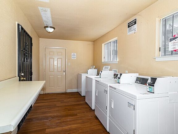 3rd image of 4837 Marconi Ave #1