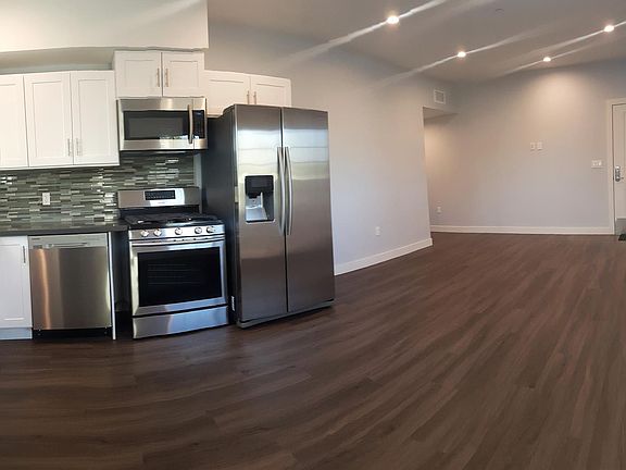 3rd image of 6039 Craner Ave #101