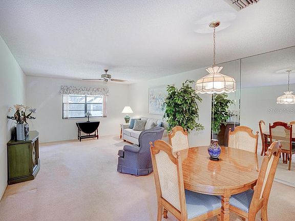 4th image of 4030 Honeylocust Ct