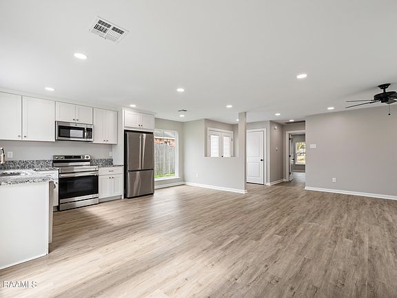 5th image of 211 Langley Dr