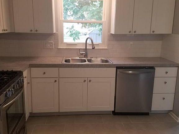 3rd image of 4074 Seigman St