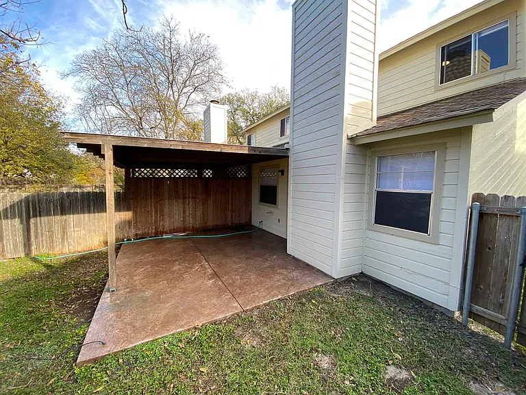 8812 Clearbrook Trl #B — Photo 6