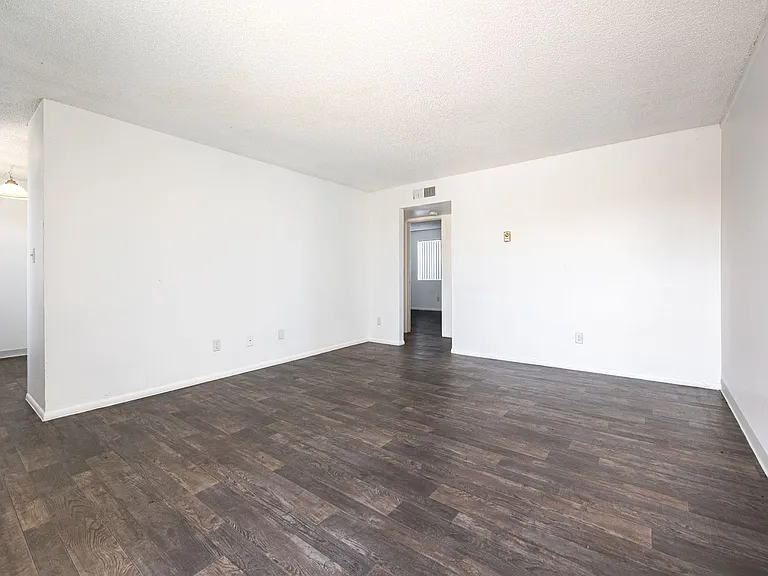 Park West Apartments — Photo 6