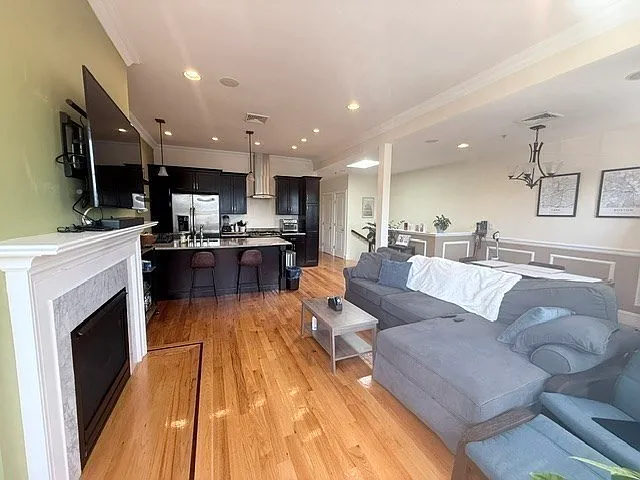 866 E 2nd St #3 — Photo 4