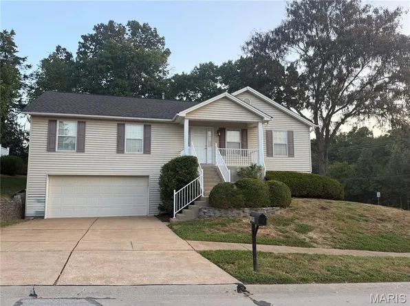1092 Johanna Dr, Ballwin, MO 63021